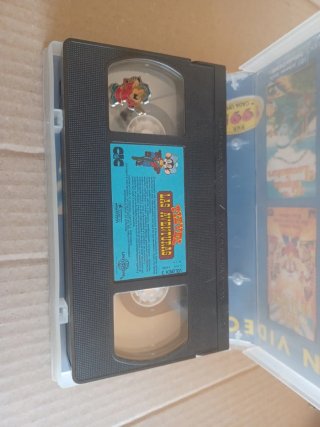 Fievel: Las Aventuras VHS + Pin