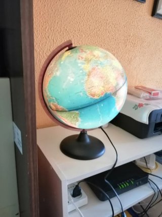 Lámpara de mesa globo terráqueo