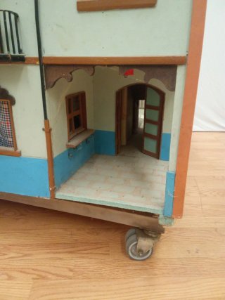 Antigua casa de muñecas vintage