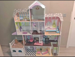 Casa de muñecas de madera