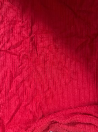 Top rojo ajustado