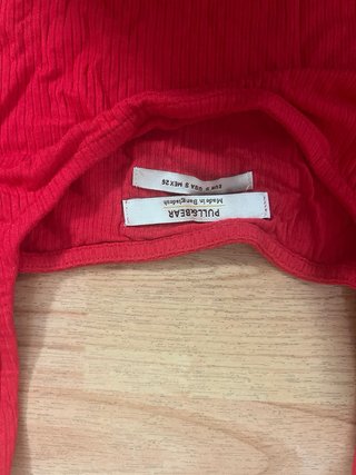 Top rojo ajustado