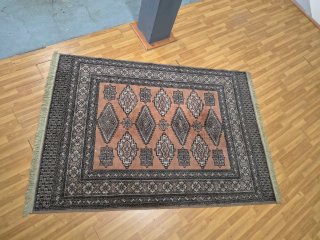 Alfombra de salón rosa y gris