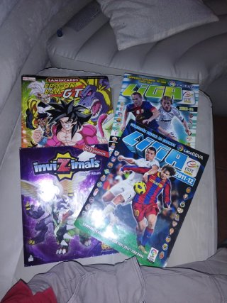 Lote 4 Álbumes: Dragon Ball GT, Invizimals, Liga