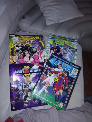 Lote 4 Álbumes: Dragon Ball GT, Invizimals, Liga