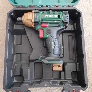 Aparafusadora Parkside 20v impacto - nova