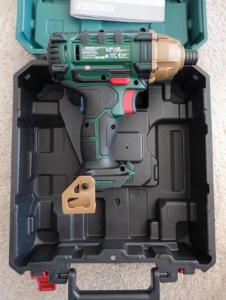 Aparafusadora Parkside 20v impacto - nova