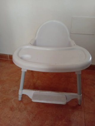 Carro de bebé y silla de comer