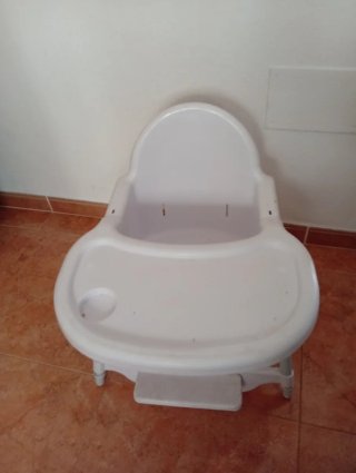 Carro de bebé y silla de comer