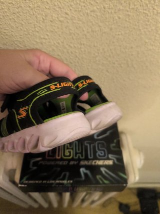 Sandalias Skechers Niños Luces Dinosaurio. Talla25