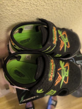 Sandalias Skechers Niños Luces Dinosaurio. Talla25