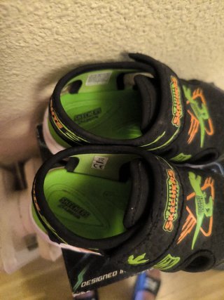 Sandalias Skechers Niños Luces Dinosaurio. Talla25