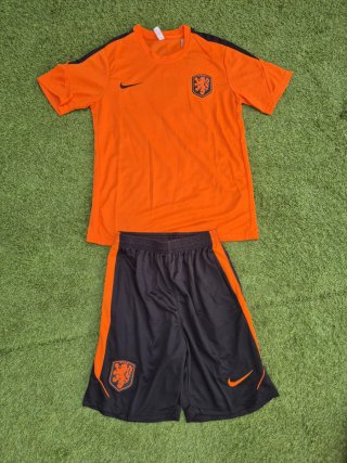 Conjunto Nike Naranja y Negro