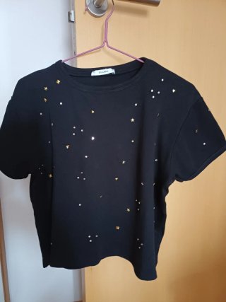 Camiseta Scalpers negra tachuelas