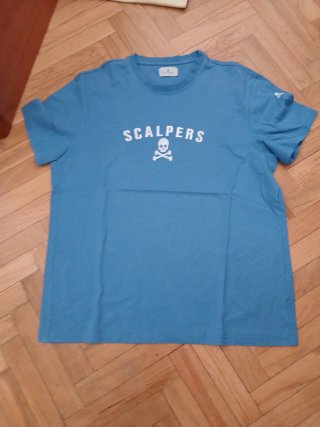 Camiseta Scalpers azul con calavera
