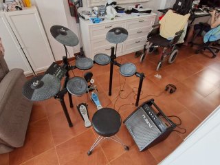 Batería Electrónica Yamaha + Amplificador Roland
