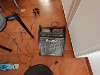 Batería Electrónica Yamaha + Amplificador Roland