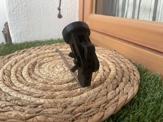 Atril magnético para instrumentos.