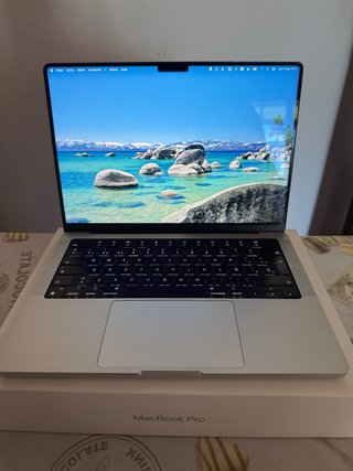 Macbook Pro 14” M1 2021 16GB/1TB Caja y cargador