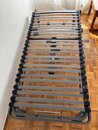 Cama articulada con barandilla