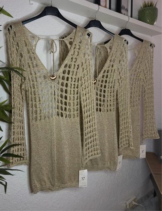 Todas las cajas de ropa con etiquetas, tienda cerr