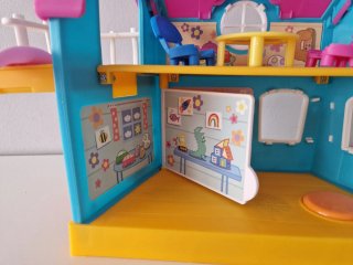Casita de Peppa Pig con figuras
