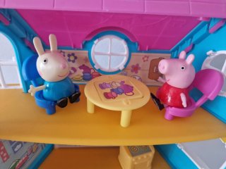 Casita de Peppa Pig con figuras