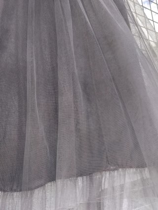 Falda de tul gris