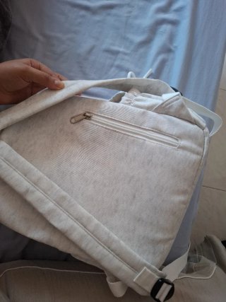 Mochila beige y gris