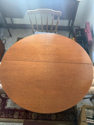 Mesa y 4 sillas de madera