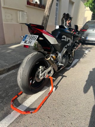 Aprilia RSV4 Factory 2023 Negra/Roja