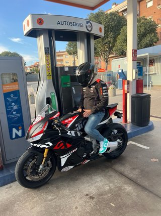 Aprilia RSV4 Factory 2023 Negra/Roja