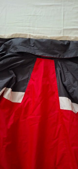 Cortavientos Columbia Negro y Rojo