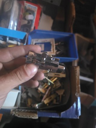 Pestillos metálicos dorados