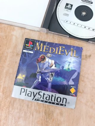 Medievil ps1 play station Sony videojuego platinum