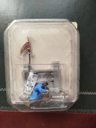 Figura bombero antiguo, municionero y soldado