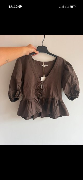 Blusa Zara manga abullonada y volantes