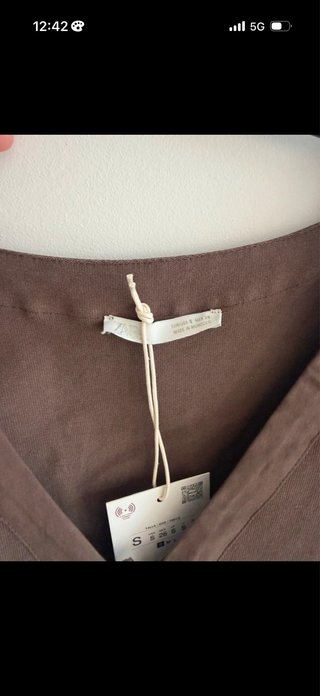 Blusa Zara manga abullonada y volantes