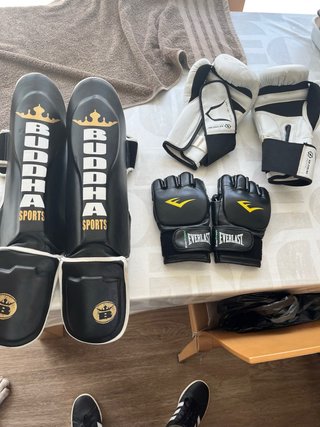 Espinilleras Buddha y Guantes Everlast