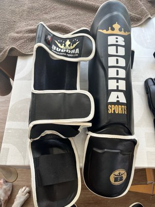 Espinilleras Buddha y Guantes Everlast