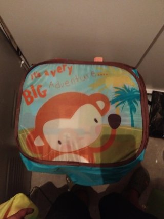 Parque de bolas infantil con diseño de tren