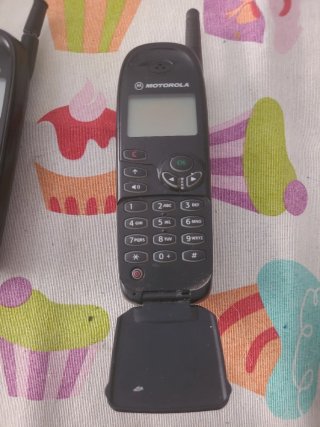 2 Móviles Motorola Antiguos