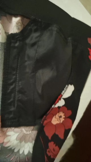 Chaqueta Bomber Floral Negra Sin Usar