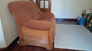 Sofá de 2 plazas en tela y madera