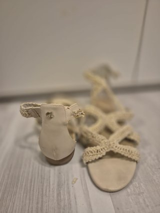 Sandalias Guess Crochet Beige