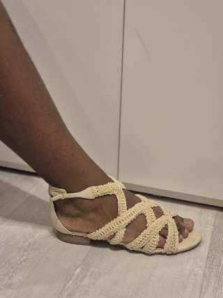 Sandalias Guess Crochet Beige