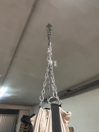 Saco de boxeo con equipación