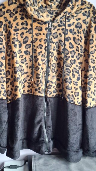 Chaqueta Polar Animal Print Beige y Negro