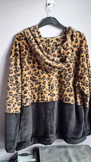 Chaqueta Polar Animal Print Beige y Negro
