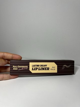 Delineador y Lipstick Labial Mate
